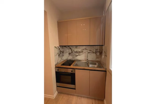 Appartamento in vendita a Tirana Garsoniere, Arredato