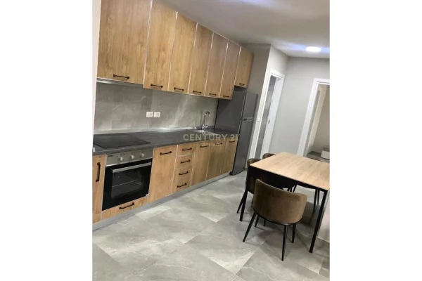 Shtepi me qera Apartament ne Tirane, 2+1, Mobilimi E mobiluar, Pagesa 700  Euro.