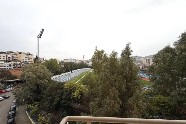 Appartamento in affitto a Tirana 3+1, Vuoto