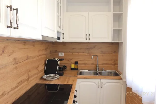 Shtepi me qera Apartament ne Tirane, 2+1, Mobilimi E mobiluar, Pagesa 830  Euro.