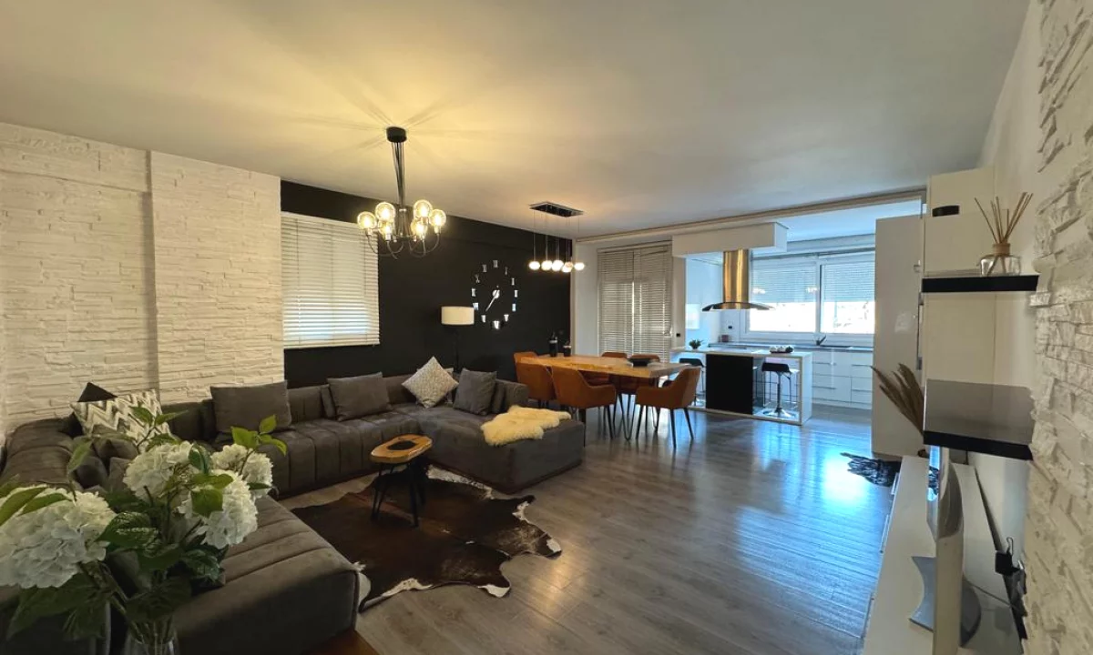 Appartamento in affitto a Tirana 2+1, Arredato