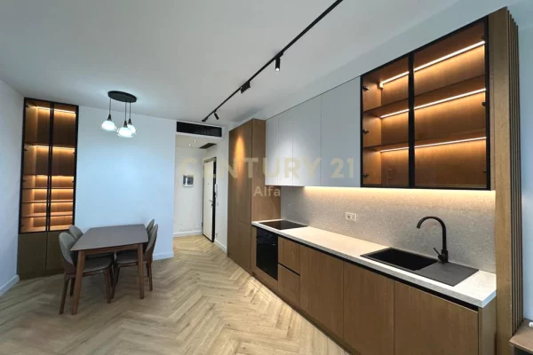 Appartamento in affitto a Tirana 2+1, Arredato