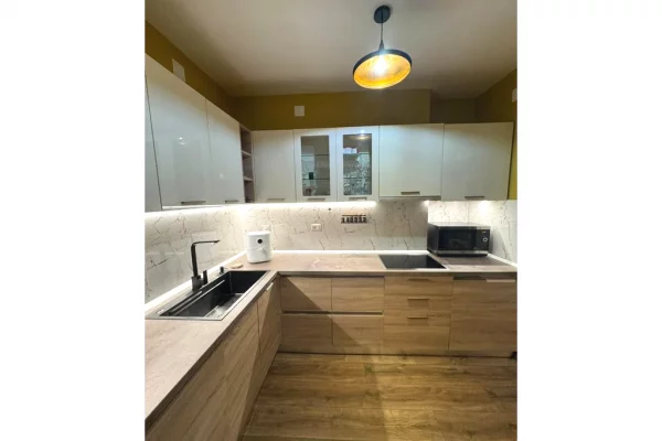 Appartamento in affitto a Tirana 2+1, Arredato