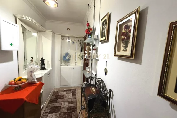 Appartamento in vendita a Tirana 2+1, Arredato