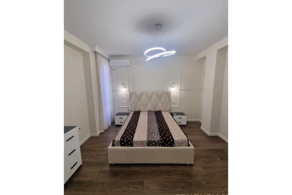 Appartamento in vendita a Tirana 1+1, Arredato