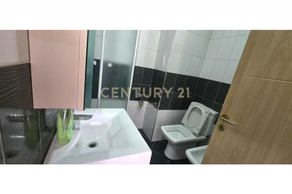 Appartamento in affitto a Tirana 2+1, Arredato