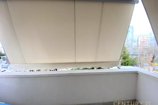 Ambient biznesi me qera 3+1 ne Tirane - 1,000 Euro