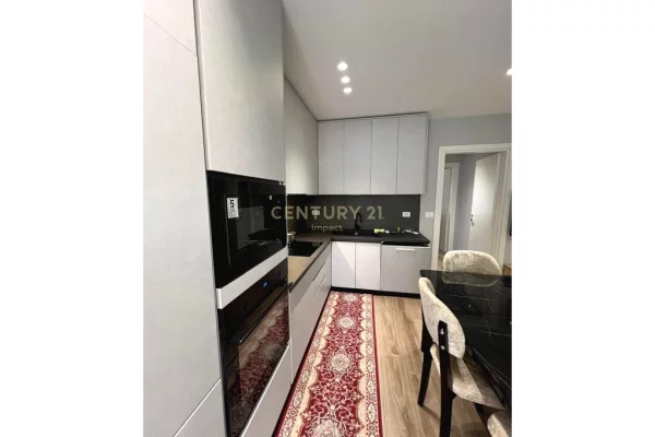 Appartamento in affitto a Tirana 2+1, Arredato