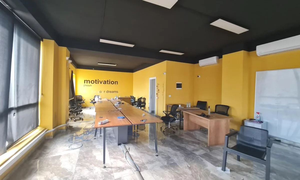 PER QIRA AMBIENT KOMERCIAL 400m, ASTIR!