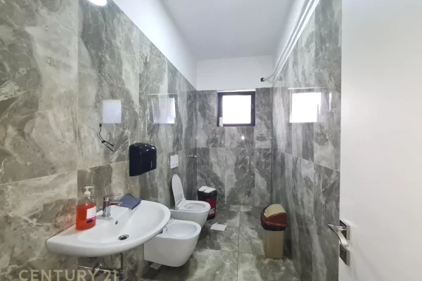 PER QIRA AMBIENT KOMERCIAL 400m, ASTIR!