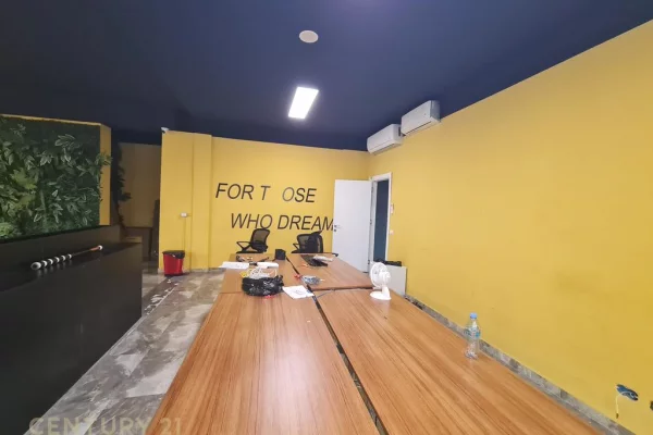 PER QIRA AMBIENT KOMERCIAL 400m, ASTIR!