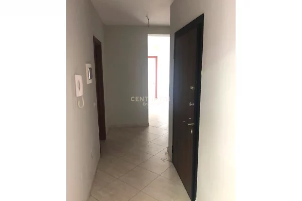 Jordan Misja - Jepet me qira 2+1+2 i pershtatur per zyre