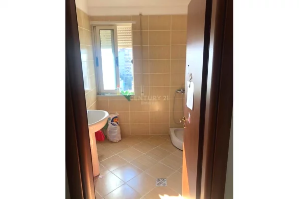 Jordan Misja - Jepet me qira 2+1+2 i pershtatur per zyre