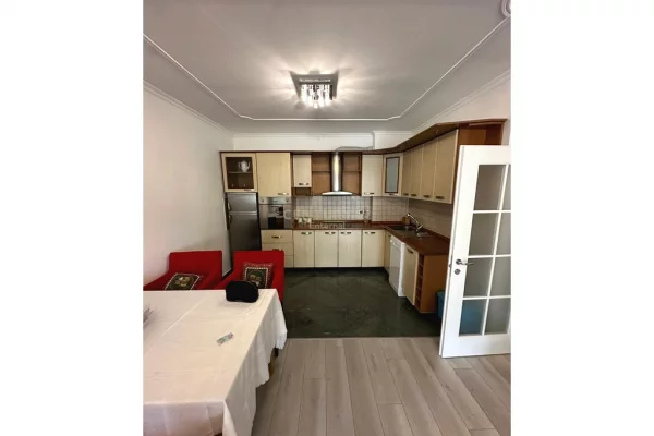 Appartamento in affitto a Tirana 2+1, Arredato