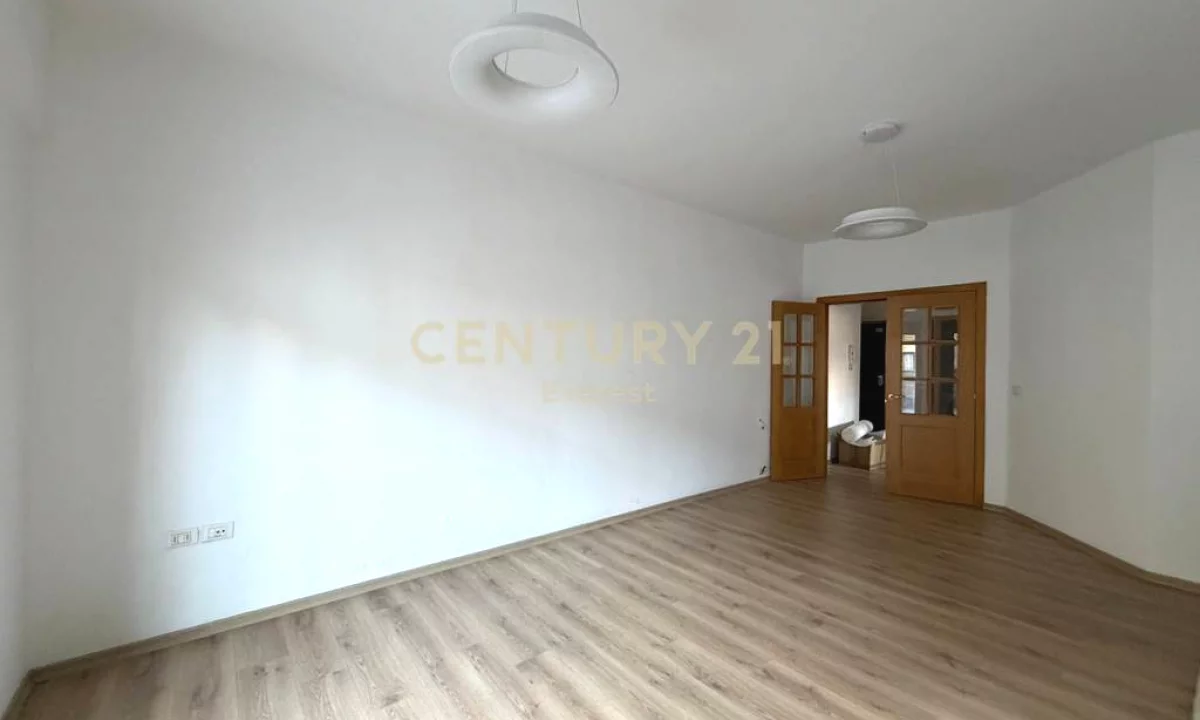 Appartamento in affitto a Tirana 3+1, Arredato