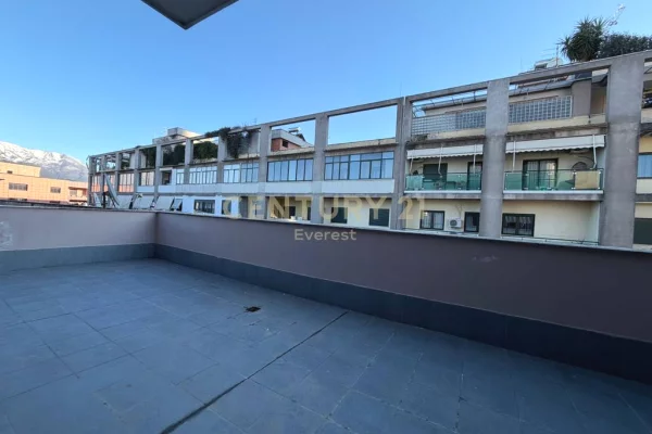 Appartamento in affitto a Tirana 3+1, Arredato