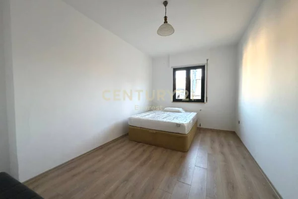 Appartamento in affitto a Tirana 3+1, Arredato