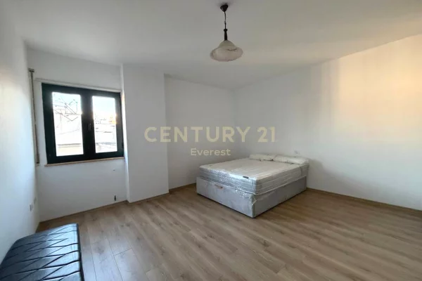 Appartamento in affitto a Tirana 3+1, Arredato