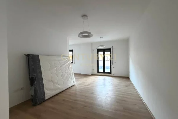 Appartamento in affitto a Tirana 3+1, Arredato