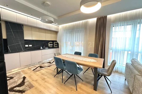 Appartamento in affitto a Tirana 3+1, Arredato