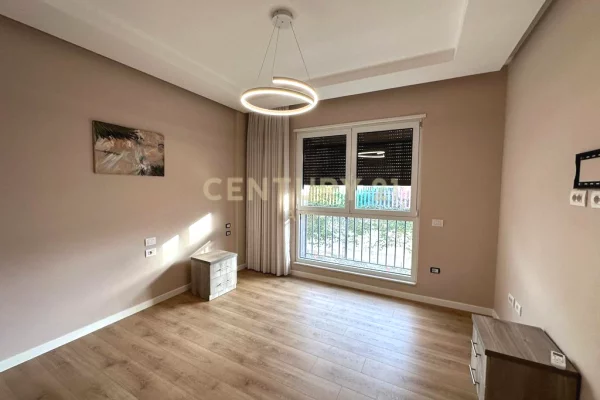 Appartamento in affitto a Tirana 3+1, Arredato