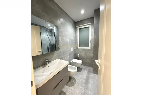 Appartamento in affitto a Tirana 3+1, Arredato