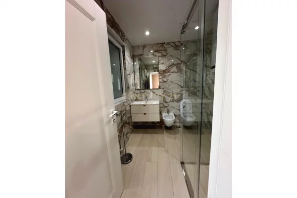 Appartamento in affitto a Tirana 3+1, Arredato