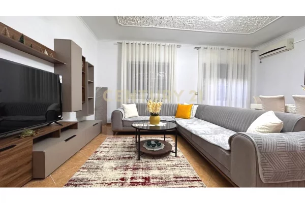 Appartamento in affitto a Tirana 2+1, Arredato