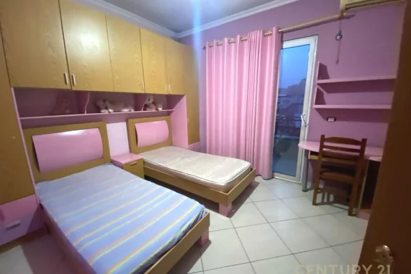 Shtepi me qera Vila Luksoze ne Tirane, 3+1, Mobilimi E mobiluar, Pagesa 600  Euro.