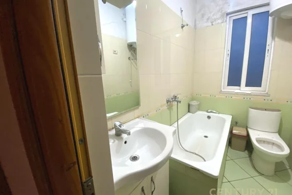 Shtepi me qera Vila Luksoze ne Tirane, 3+1, Mobilimi E mobiluar, Pagesa 600  Euro.