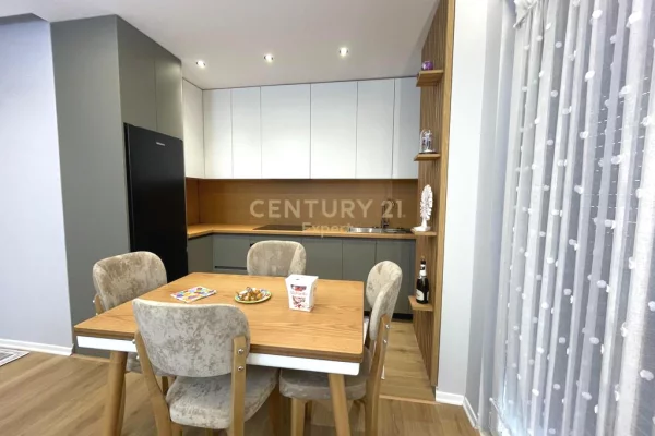 Appartamento in affitto a Tirana 2+1, Arredato