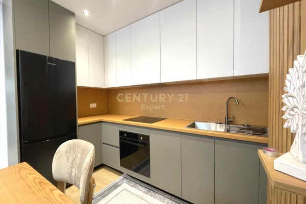 Appartamento in affitto a Tirana 2+1, Arredato