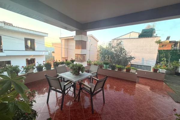 Villa di lusso in affitto a Tirana 2+1, Arredato