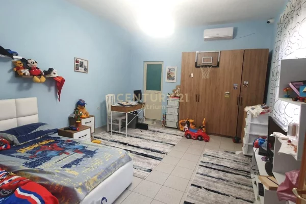 Casa privata/Indipendente in affitto a Tirana 2+1, Arredato