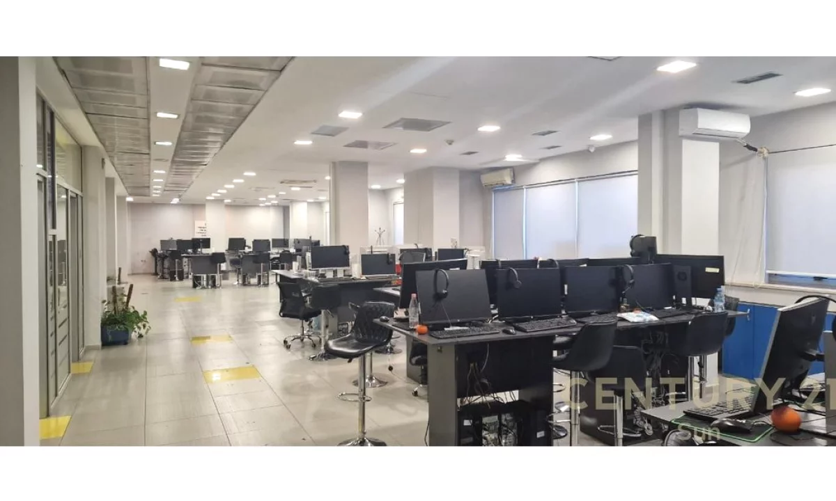 Jepet me qira ambient per zyra tek Rruga e Kavajes !