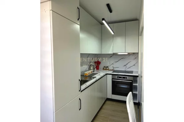 Appartamento in affitto a Tirana 2+1, Arredato