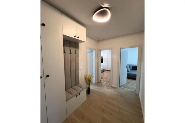 Appartamento in affitto a Tirana 2+1, Arredato