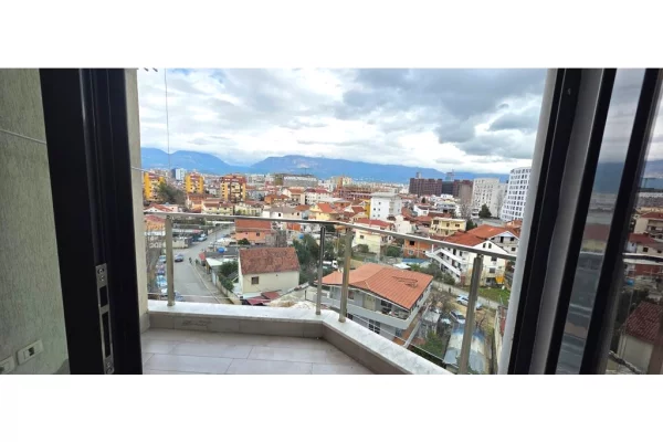 Appartamento in affitto a Tirana 2+1, Arredato