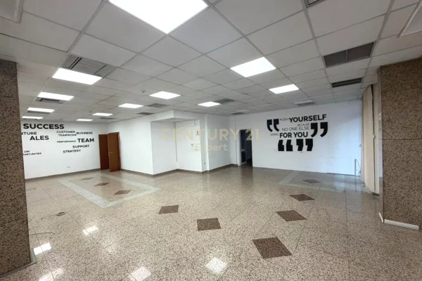 Ambient biznesi me qera 3+1 ne Tirane - 5,800 Euro