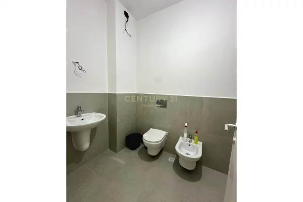 Appartamento in affitto a Tirana 2+1, Vuoto