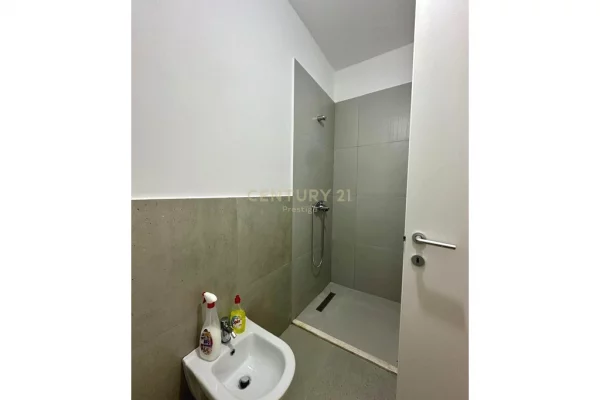 Appartamento in affitto a Tirana 2+1, Vuoto