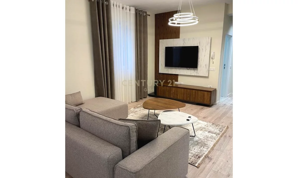 Appartamento in affitto a Tirana 2+1, Arredato