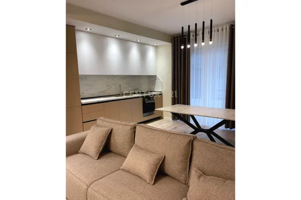 Appartamento in affitto a Tirana 2+1, Arredato