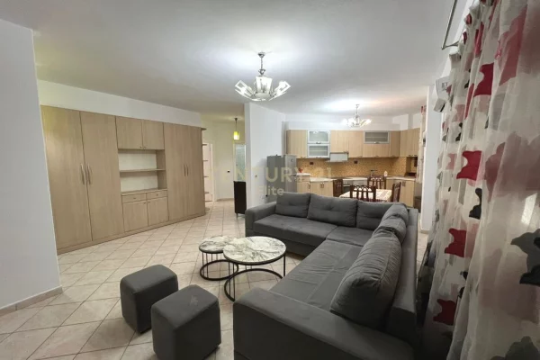 Ambient biznesi me qera 3+1 ne Tirane - 1,200 Euro