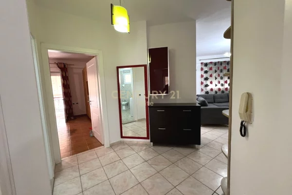 Zyre 3+2 Me Qira ne Garda, Gjimnazi Petro Nini Luarasi, Tirana e Re - 1200Euro | 127.20 m2