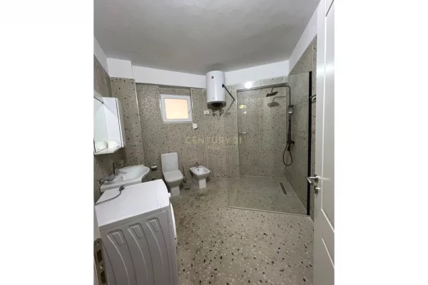 Zyre 3+2 Me Qira ne Garda, Gjimnazi Petro Nini Luarasi, Tirana e Re - 1200Euro | 127.20 m2