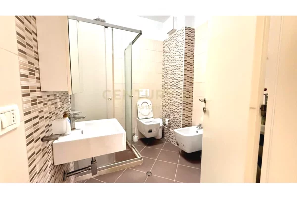 Appartamento in affitto a Tirana 2+1, Arredato