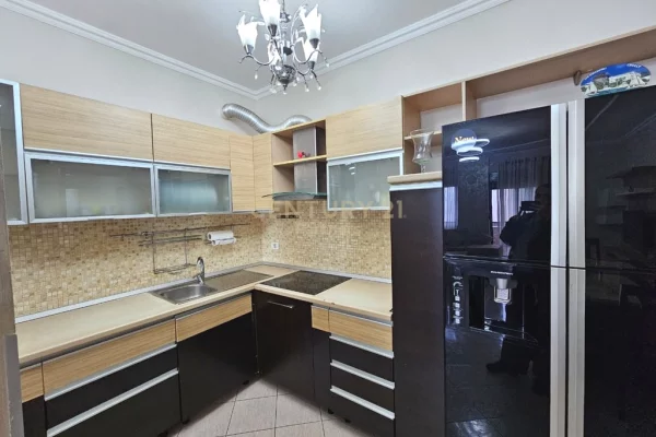 Appartamento in affitto a Tirana 2+1, Arredato