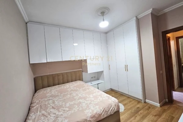 Appartamento in affitto a Tirana 2+1, Arredato