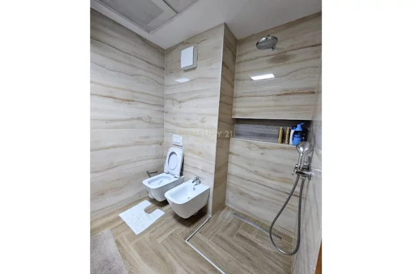 Appartamento in affitto a Tirana 2+1, Arredato